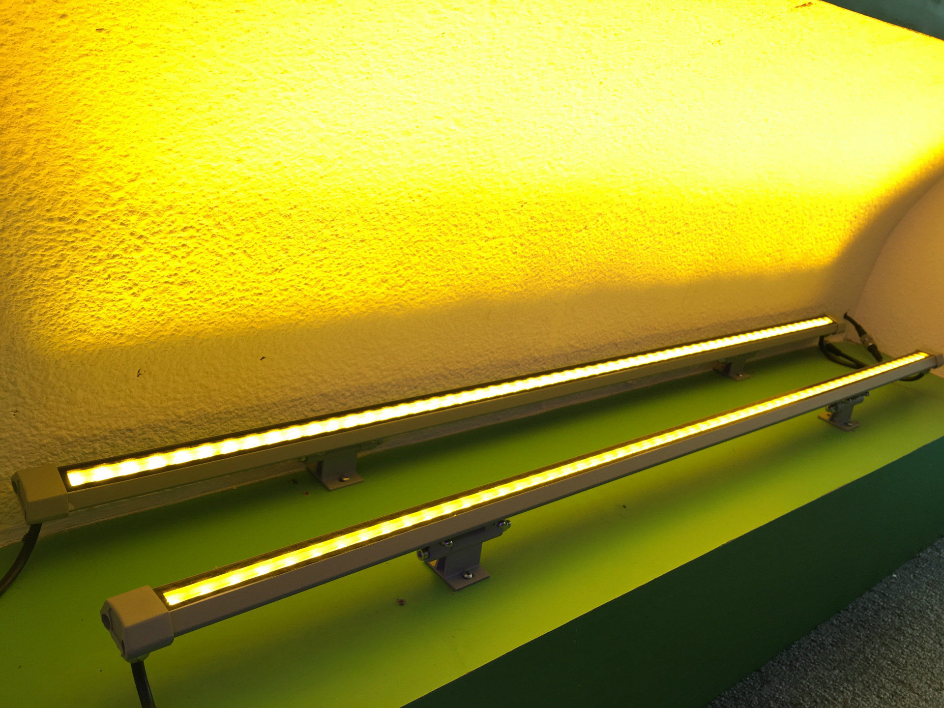 全彩LED灯珠的工作原理及在洗墙灯的应用