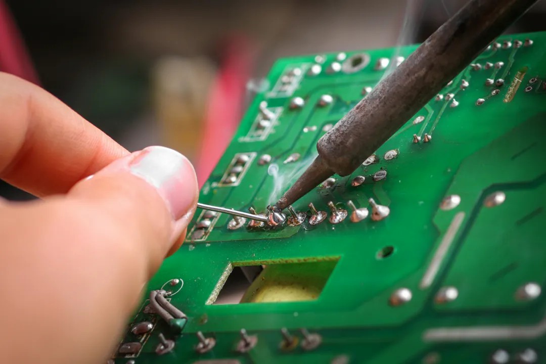 LED灯珠应用指南：从焊接安装到保养的实用要点